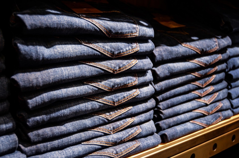 magasin-ST LEGER-min_jeans_pants_blue_shop_shopping_shelf_exhibition_buy-940702